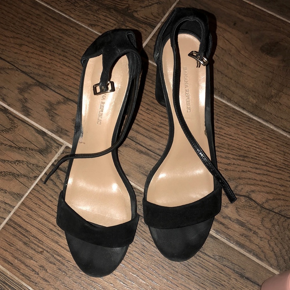 Banana Republic heels 8.5